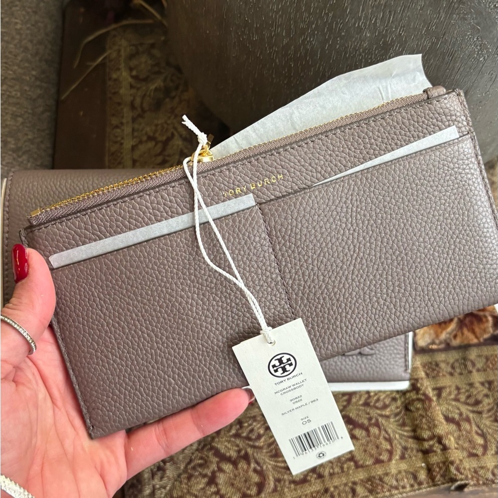 Authentic TORY BURCH Gray Leather Magnetic flap logo Crossbody Bag/lg card case - Picture 3 of 14